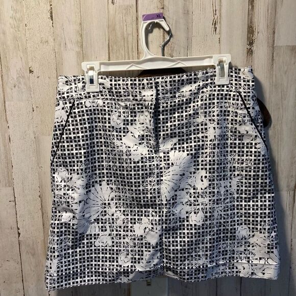Golf skirt by Izod performan x Size 6 - Picture 1 of 3